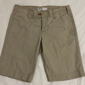 Gap Bermuda Shorts Vintage 100% cotton 11 inch Women’s Favorite Khaki
